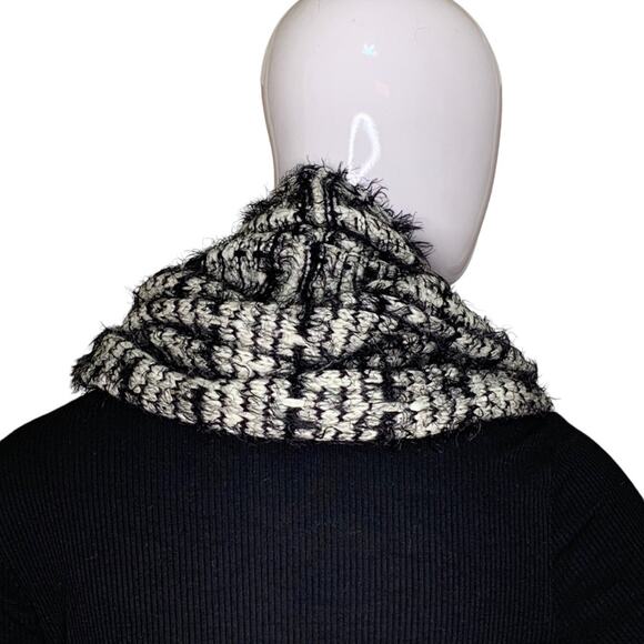 BCBGeneration Infinity Scarf Knit Black and White One Size - Picture 6 of 10